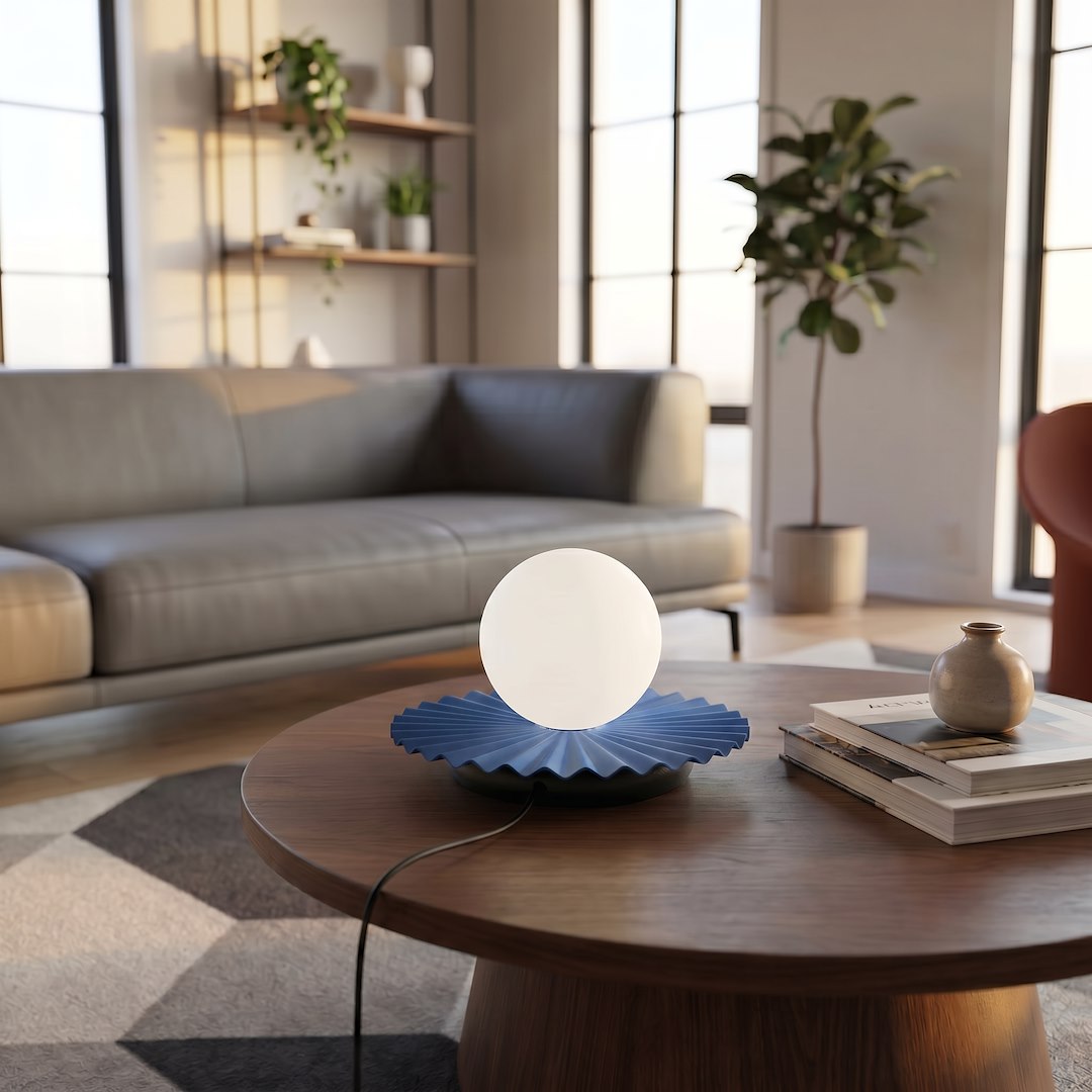 Stolní lampa UMBRA LN1 – tlumeně modrá, bílé sklo