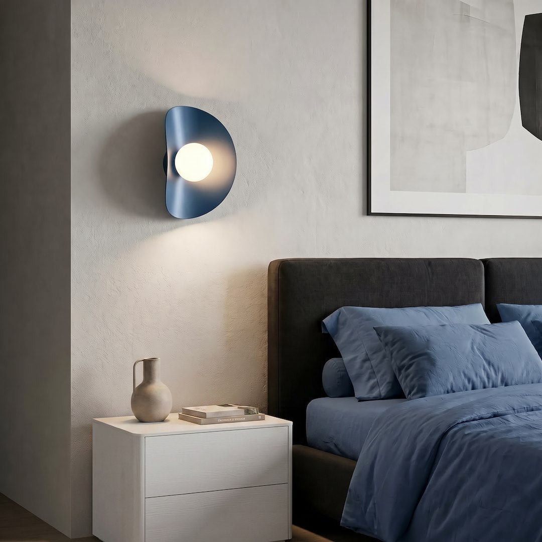 Nástěnné svítidlo FIERO XL – tlumeně modré, bílé sklo
