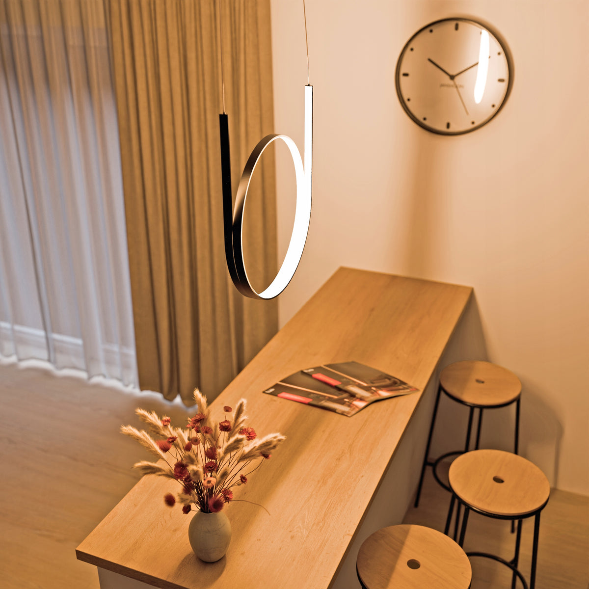 Bílé LED závěsné svítidlo 66 W – teplá bílá