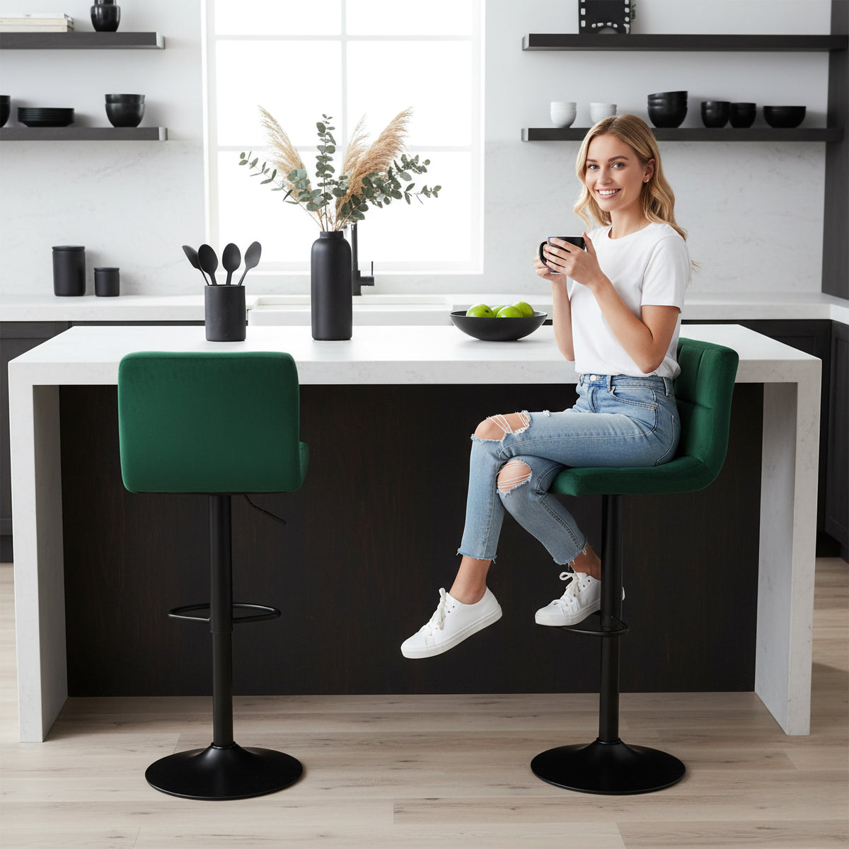 Barová židle Arako Black tmavě zelený Velvet