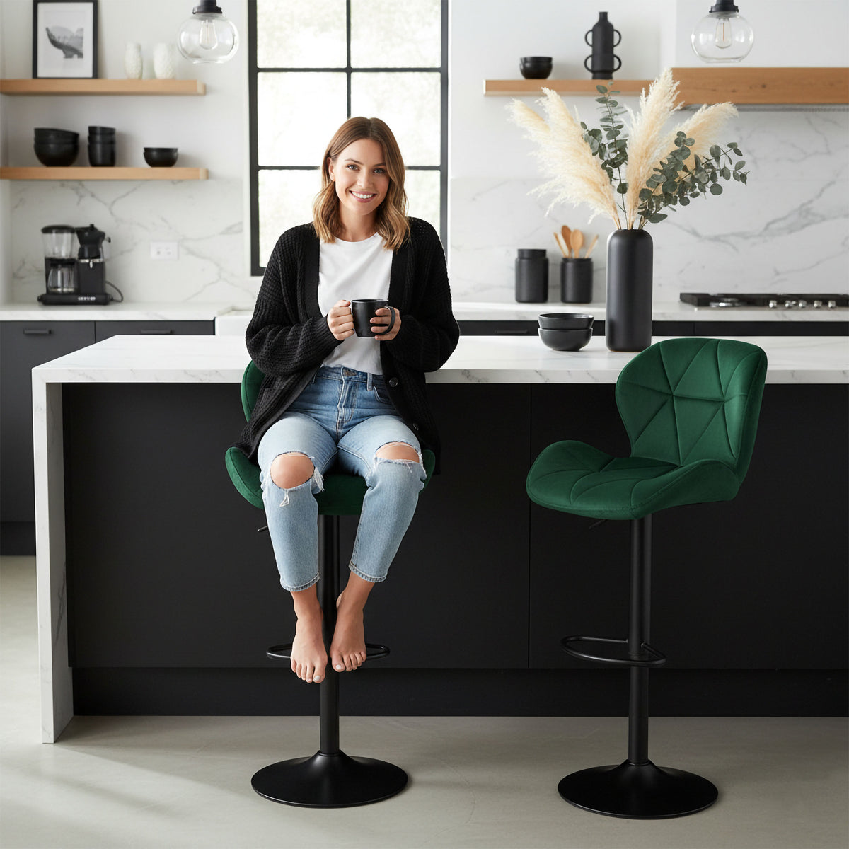 Barová židle Gordon Black tmavě zelený Velvet