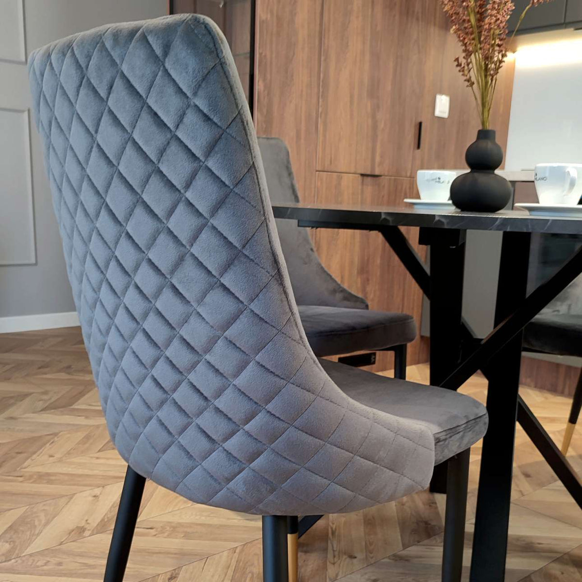 Sametová židle čalouněná Vermont Velvet grafitové