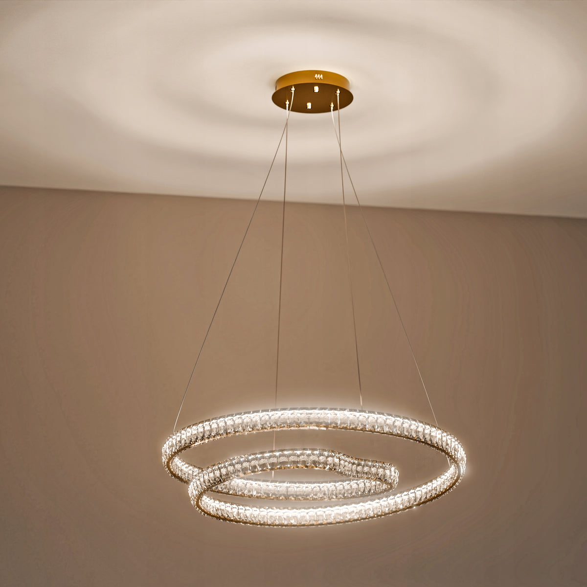 Bílé LED závěsné svítidlo 136 W – teplá bílá