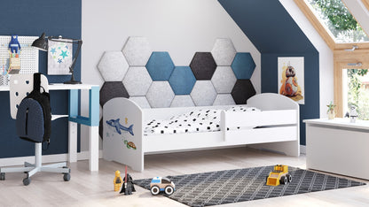 Dětská postel LUK 160 × 80 cm s ochrannou zábranou – motiv žralok
