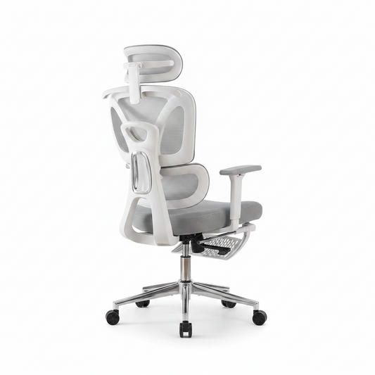 Ergonomická židle Garvee s podnožkou a 3D područkami, šedá síťovaná, pohled zezadu z úhlu