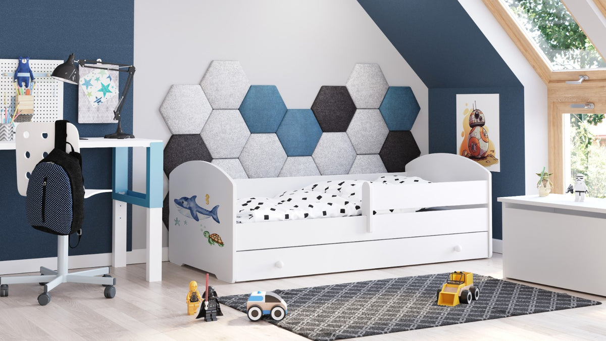 Dětská postel LUK 160 × 80 cm s úložným šuplíkem a ochrannou zábranou – motiv žralok