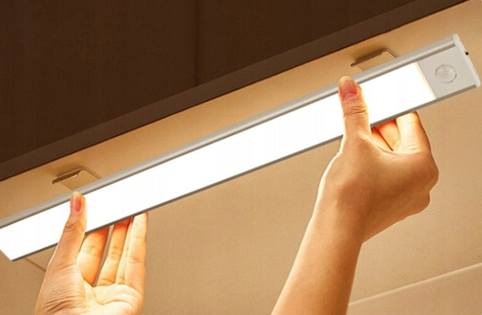 LED akumulátorové svítidlo 22 cm