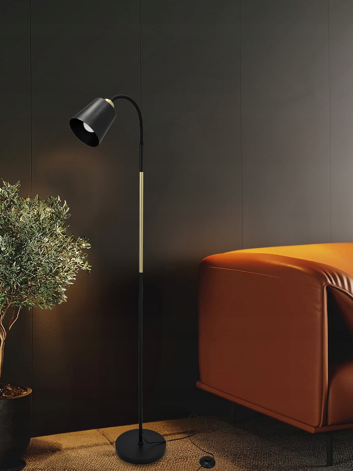 Černá stojací lampa E27, nastavitelná