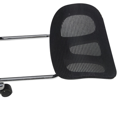 Detail síťované podnožky židle AirFlow Pro na chromovaných tyčích