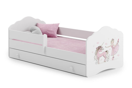 Dětská postel FALA 140 × 70 cm s úložným šuplíkem a ochrannou zábranou – motiv dívka s jednorožcem